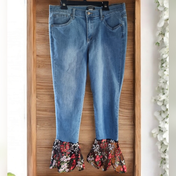 VENUS Embroidered Floral Lace Flare Denim Jeans - Picture 1 of 11